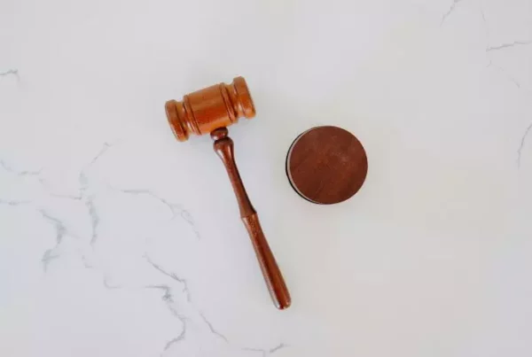tingey injury law firm 6sl88x150Xs unsplash 1 696x464.jpg
